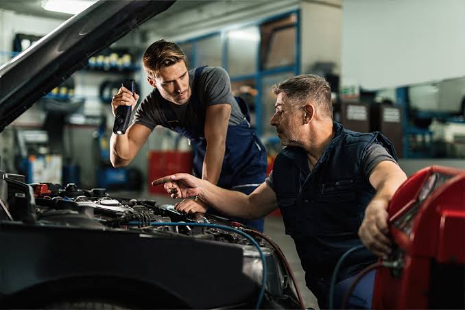 Apply for automotive jobs in the Netherlands for EU workers. Car mechanic, car painter, panel beater, truck mechanic, damage preparator and automotive electrician jobs with accommodation support.